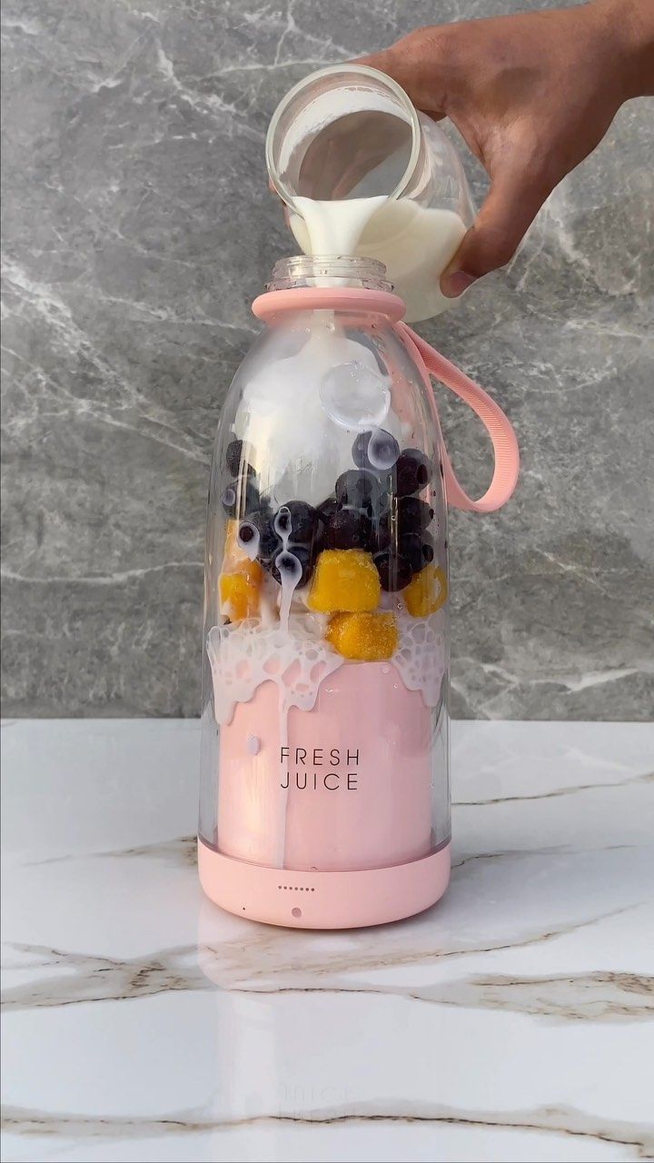 Portable Blender Bottle – Lightweight Smoothie Maker for Travel & Workouts